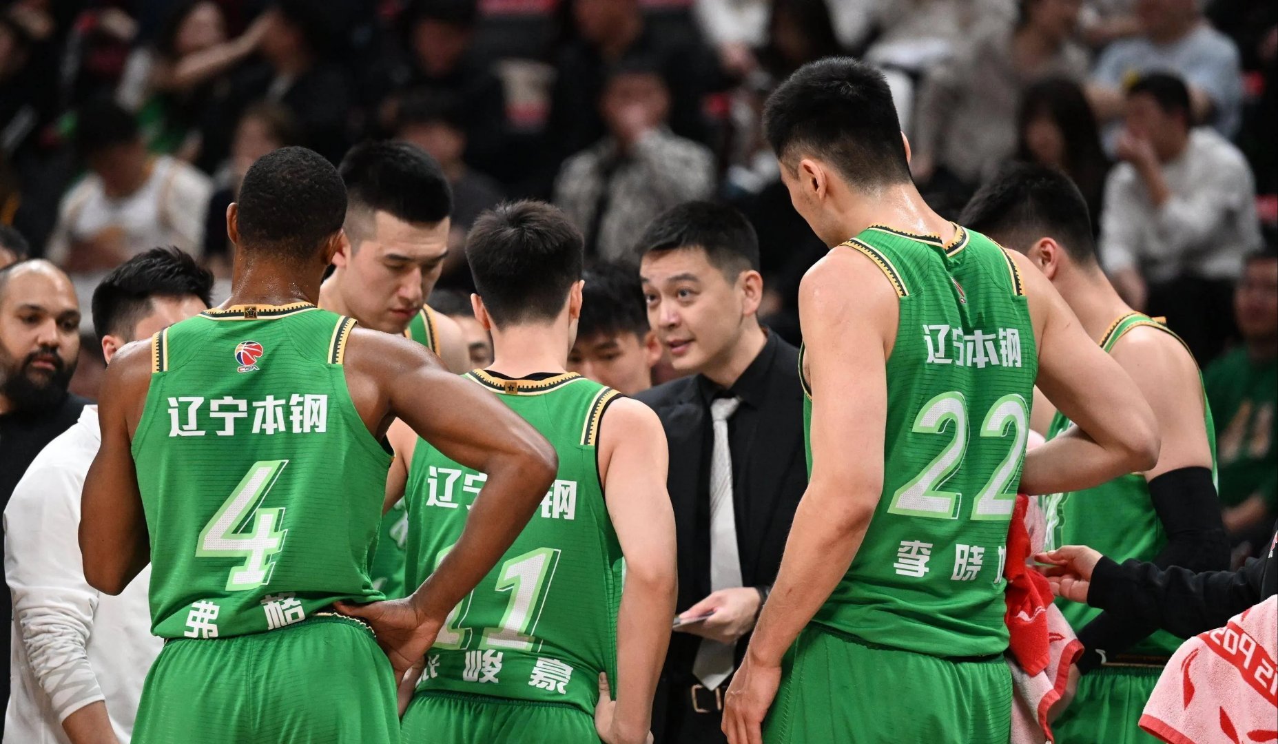 转会期突围战来临；山东男篮围绕NBA季后赛主帅复盘；底气十足；赛季目标并未改变的简单介绍